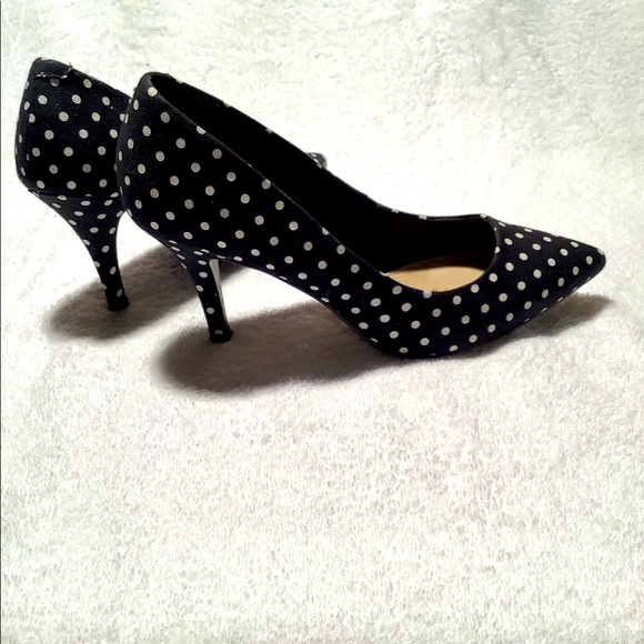 Le Chateau polka dot material pumps - Picture 2 of 5